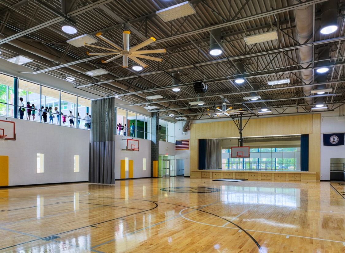 Innovative teaching techniques combine with a sustainable building to provide opportunities not found in traditional school construction. Spaces are tailored to accommodate the innovative ‘parallel block’ academic system used by Manassas Park.